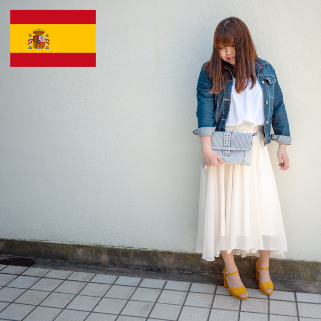 スペイン直送/リベット付クラッチバッグ(ライトグレー)